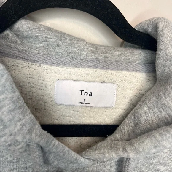 Aritzia TNA The Iconic Cropped Hoodie - Picture 8 of 10